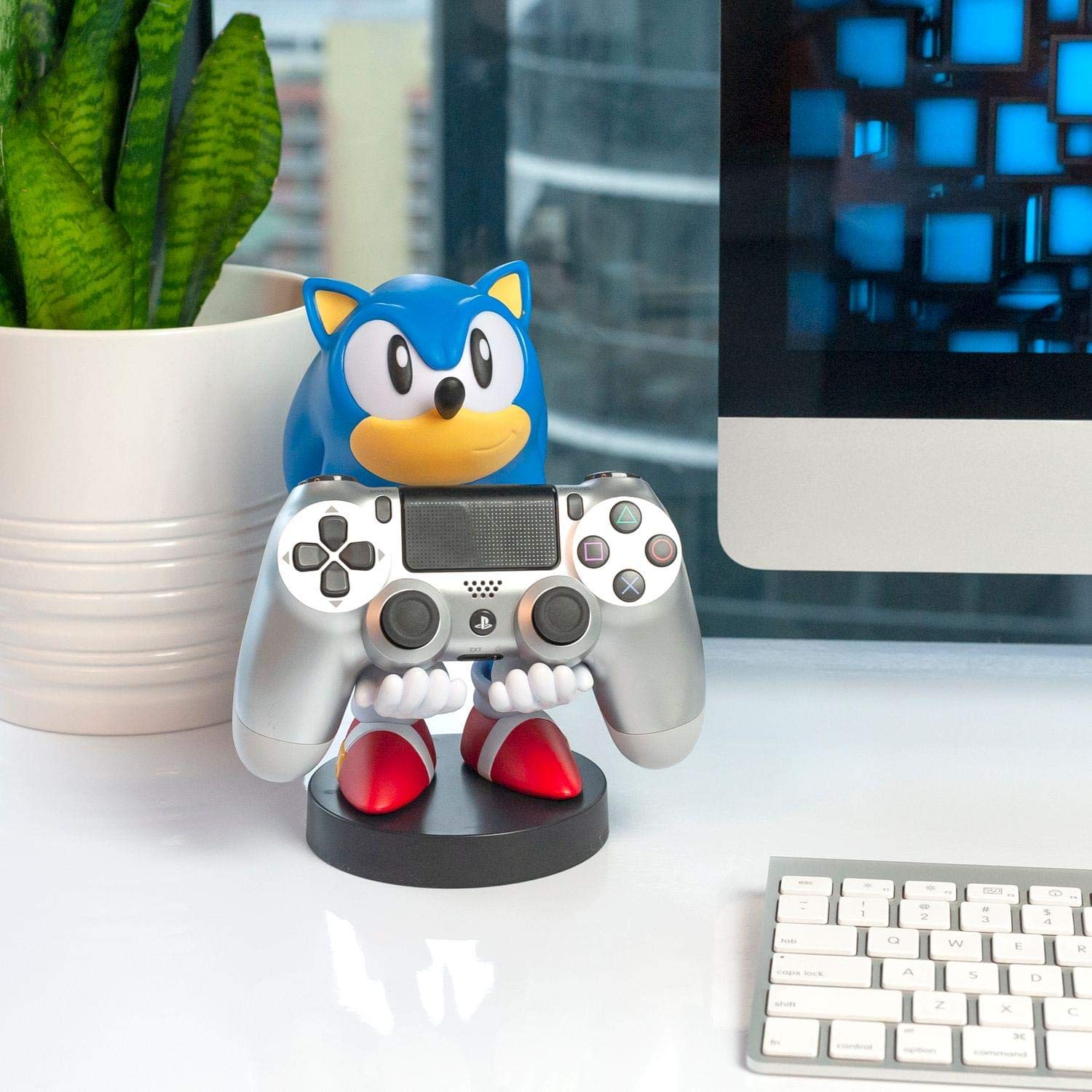 Collectible Sonic the Hedgehog Cable Guy Device Holder - works